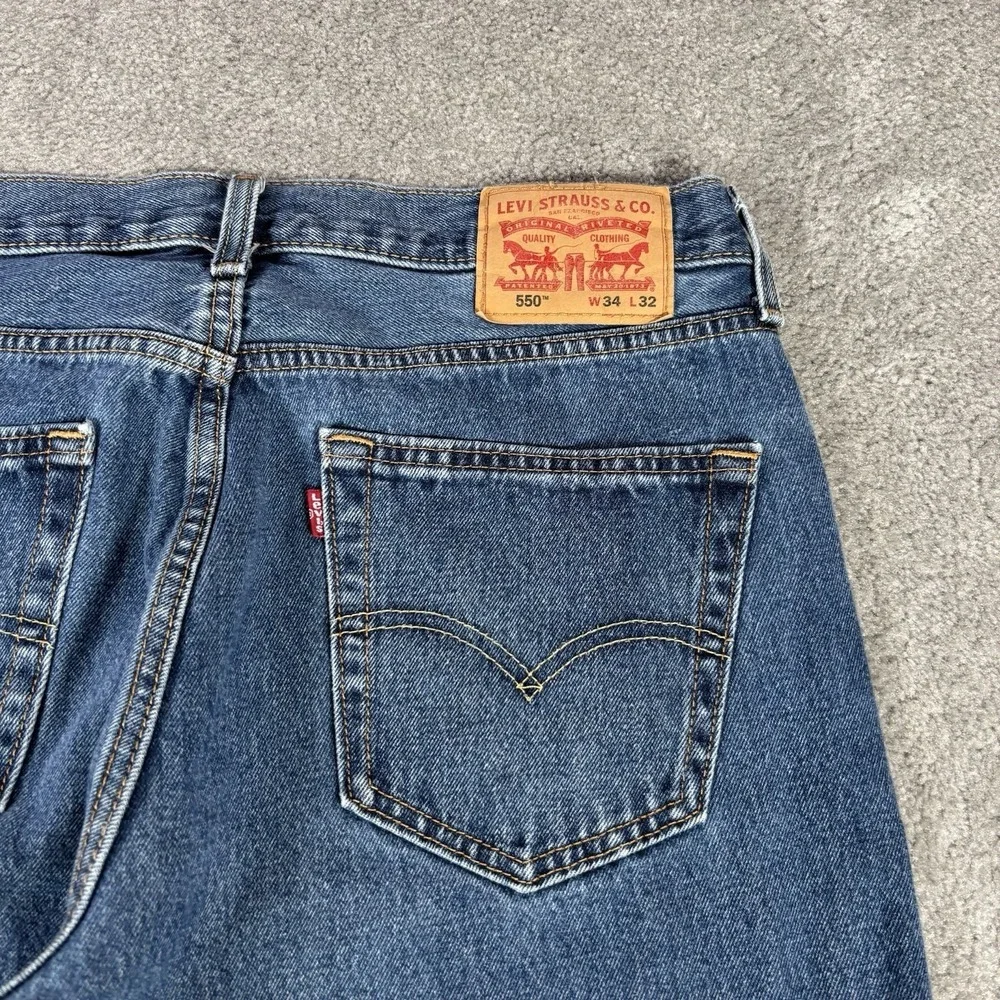 Levi's 550 Jeans Men 34x32 Relaxed Fit Tapered Medium Wash Blue Denim Cotton Dad